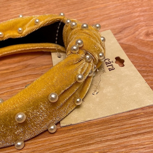 Cara New York Gold Velvet and White Pearls Wide Knot Top Headband. - Picture 4 of 5